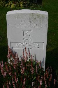 Dozinghem Military Cemetery - Jones, J